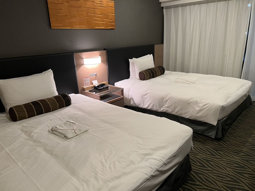 東京住宿推薦【Hotel Sardonyx Tokyo 東京寶石飯店】地鐵走路1分鐘、房間超大、樓下還有家庭餐廳！