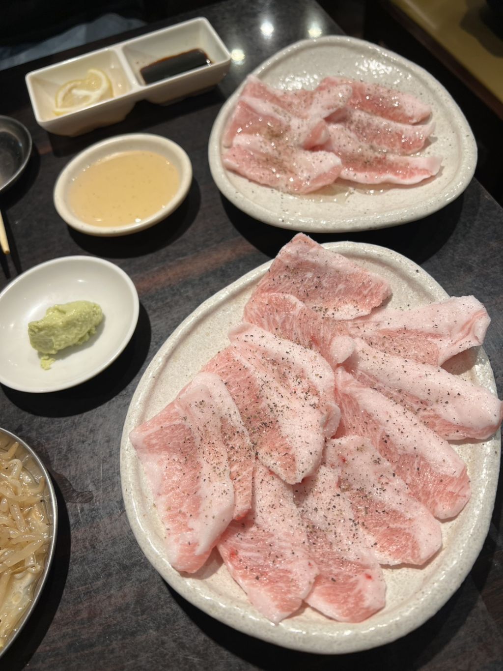 東京「新橋」【燒肉男猛獁象Mammoth（焼肉男マンモス） 】意外挖到的燒肉店！不吃牛也有好選擇，蜂蜜豬肉超推薦～