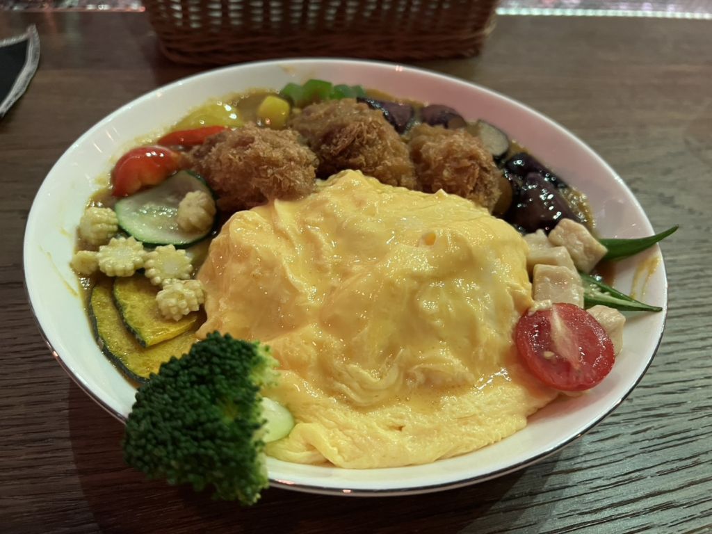 台北中山站咖哩推薦！【奇跡咖哩】深夜酒吧風咖哩店，像走進日本小酒館一樣！