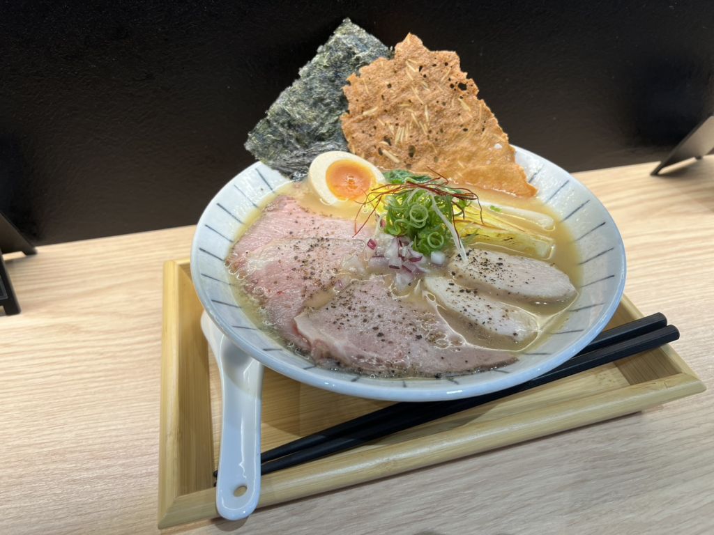 蘆洲美食推薦【RawMan 創作拉麵】運動中心正對面新開幕，平價日式拉麵可免費加麵！