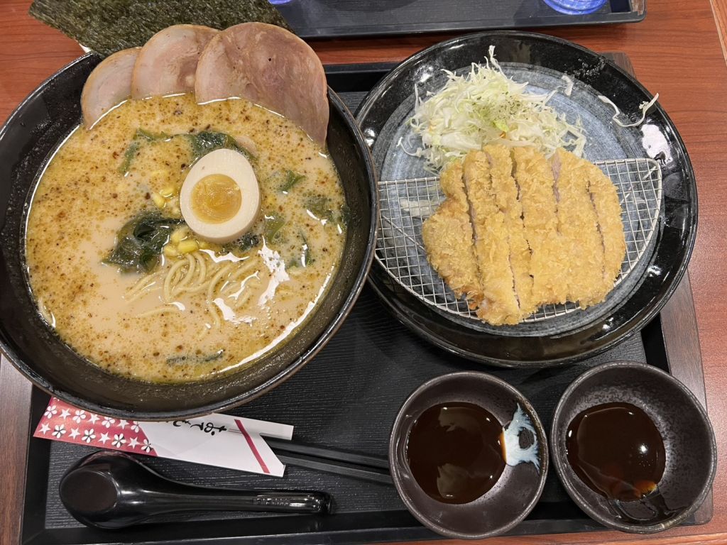 台南三井美食【銀座羅豚食堂】日式定食選擇多，逛街順吃超方便！