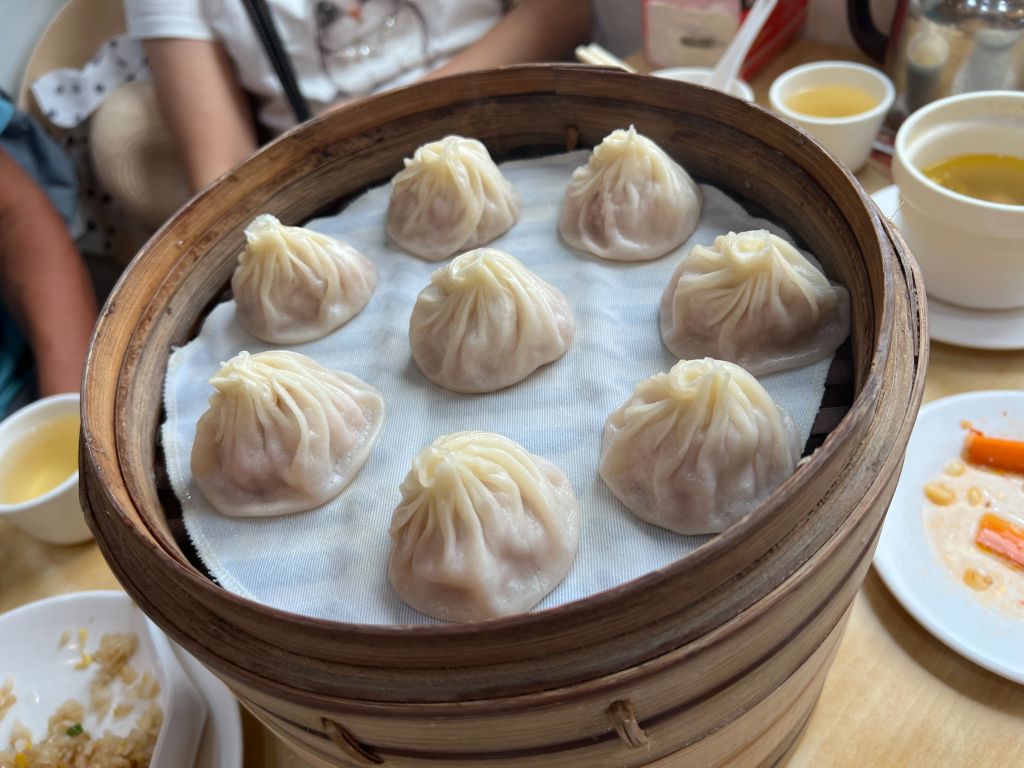 台北小籠包推薦【黃龍莊】平價版鼎泰豐，人氣小籠包與中式料理超高CP值
