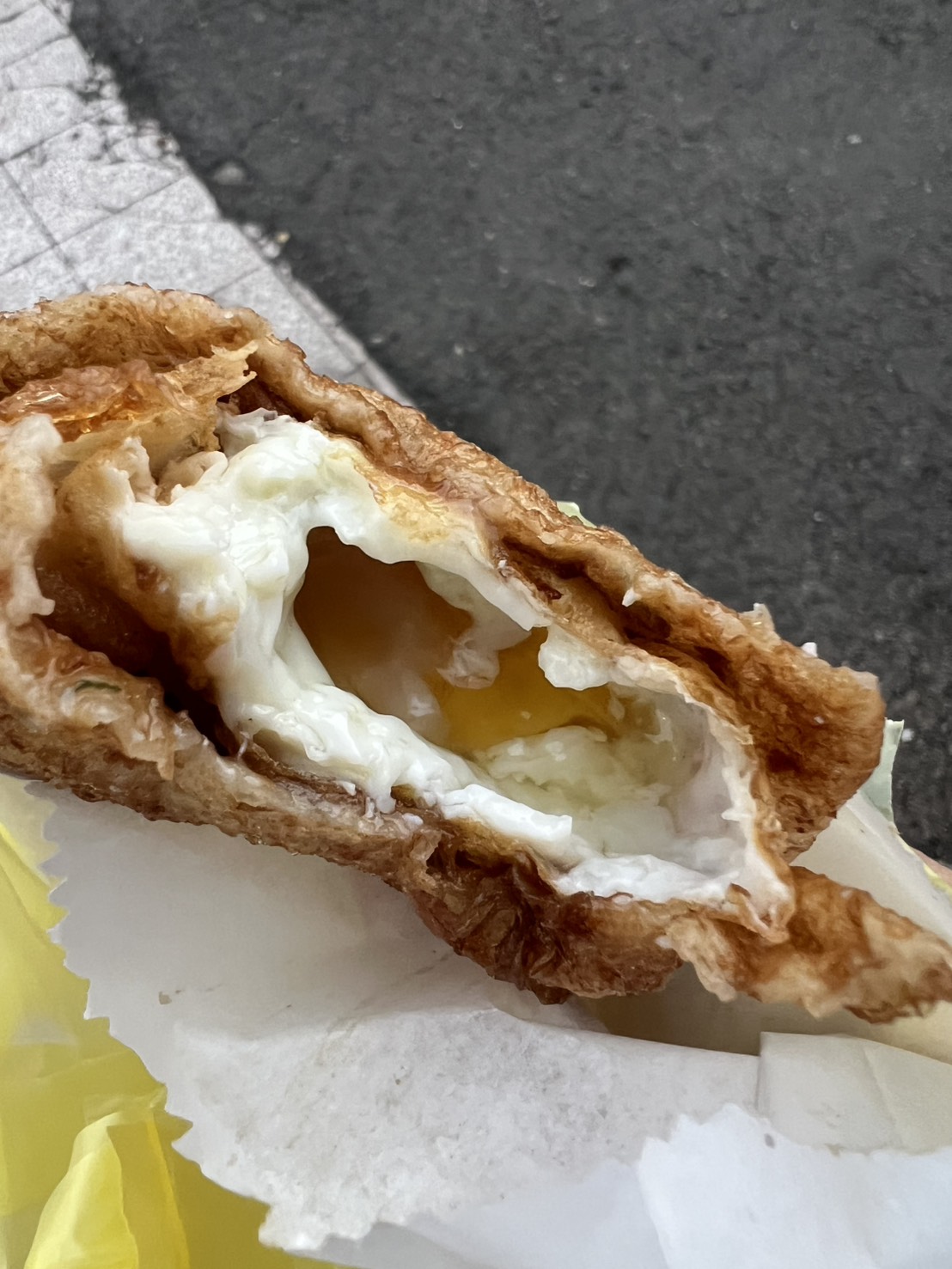 台南小北新成功夜市【記愣蔥油餅】在地人愛的炸彈蔥油餅，便宜好吃外酥內嫩！