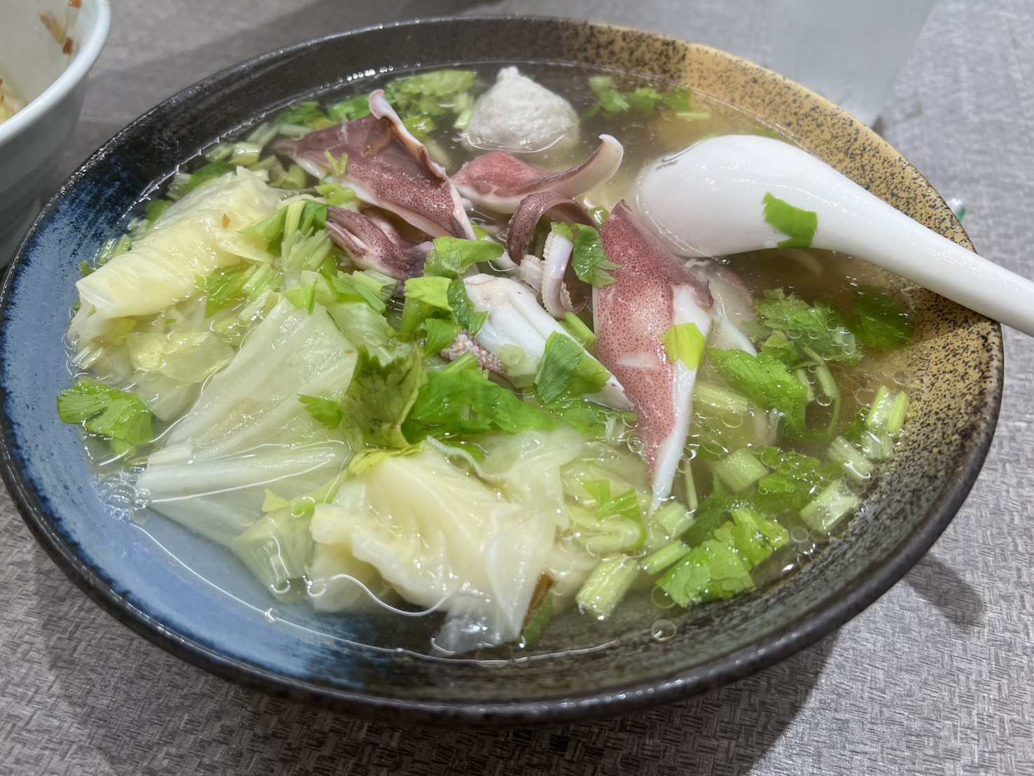 台北雙連美食【春末小館】份量大料實在，必點海鮮米粉！