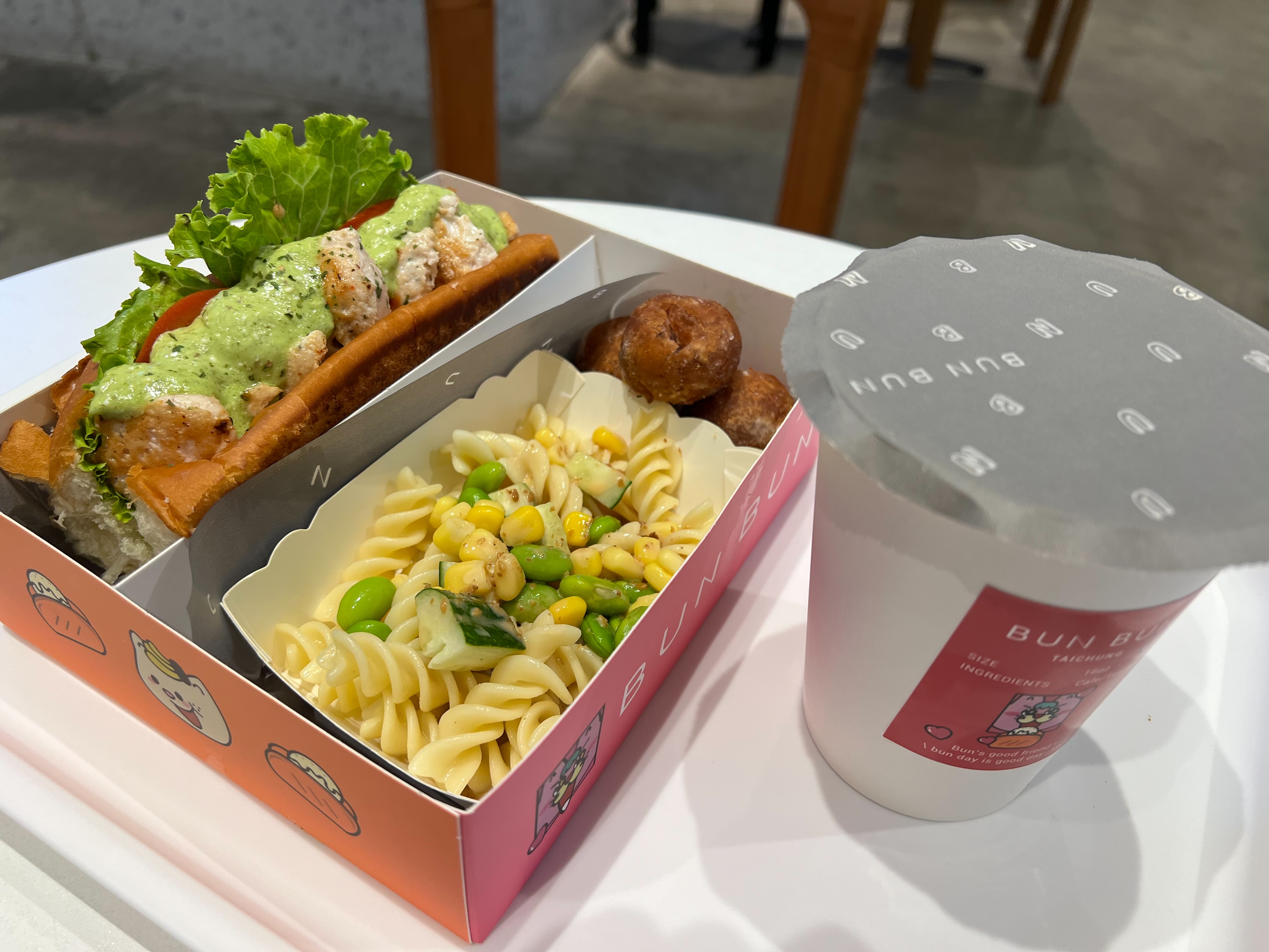 台北中山【Bun Bun 棒棒】熱狗堡！來自台中的人氣美食，好吃到一訪再訪～