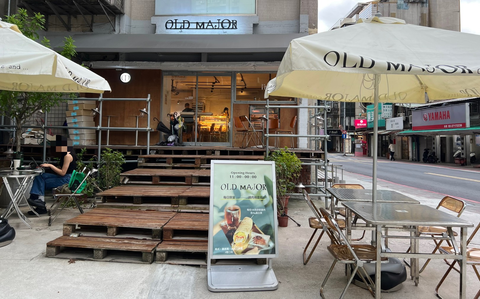 中山國中站【Old Major Coffee】開到凌晨的咖啡廳！不限時、有戶外座位、外帶還享優惠價～