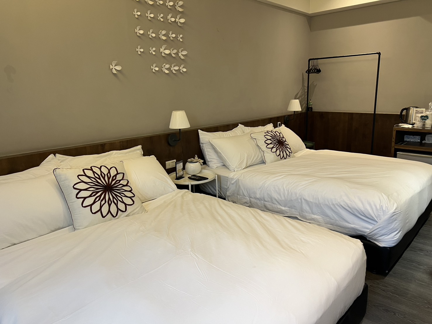 台南中西區住宿推薦【Simple Life 樸室】城隍廟旁巷弄設計感民宿，房間超乾淨、周邊美食多！